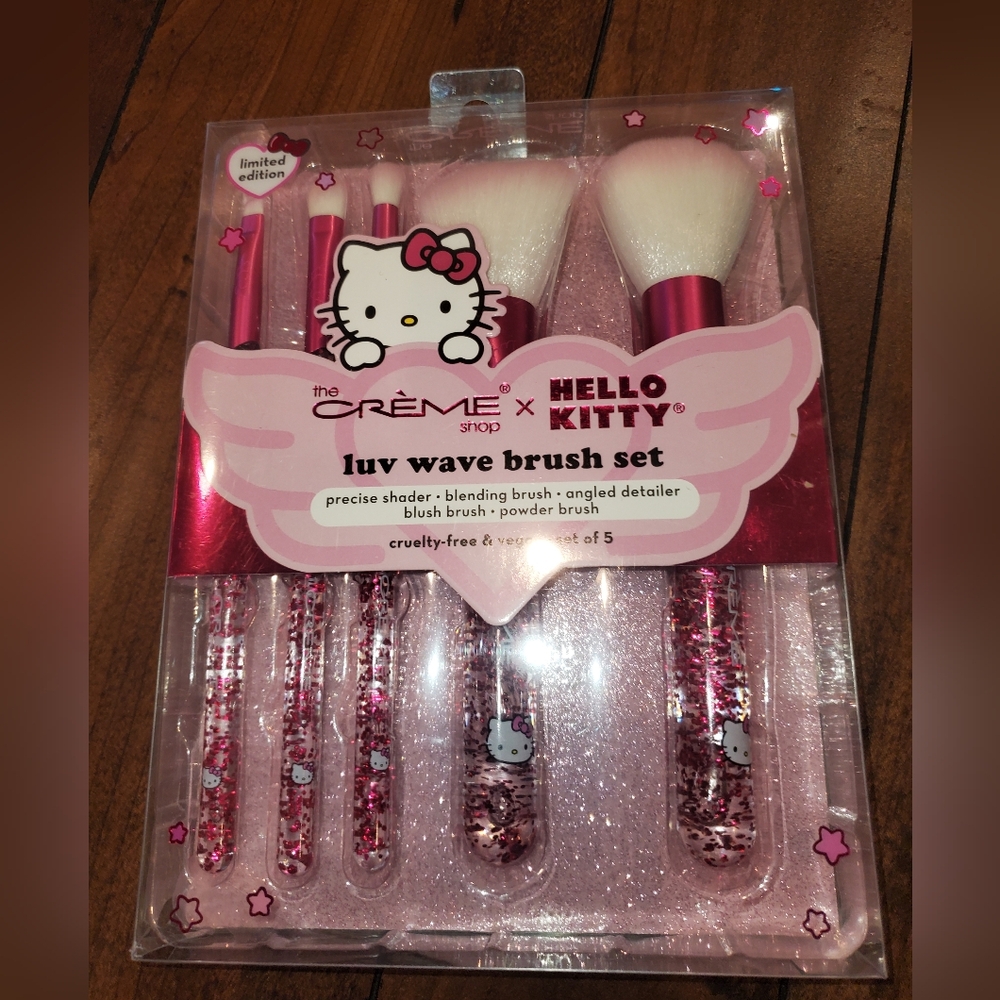 The Crème Shop x Hello Kitty Luv Wave Brush Set - Pink NIB - Picture 5 of 5